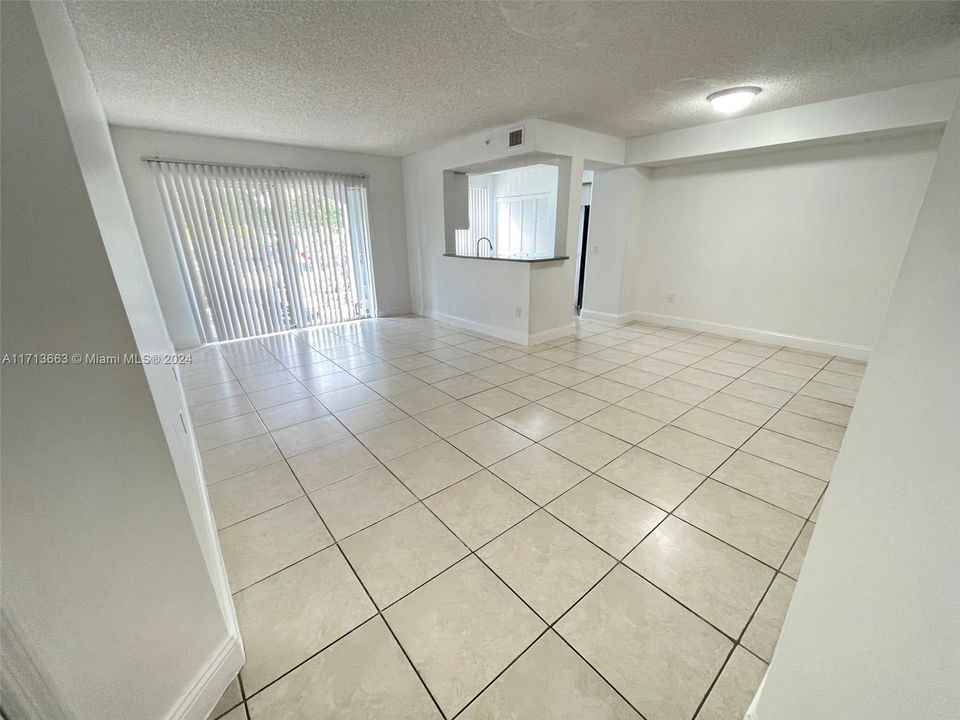 For Rent: $2,250 (2 beds, 2 baths, 1137 Square Feet)