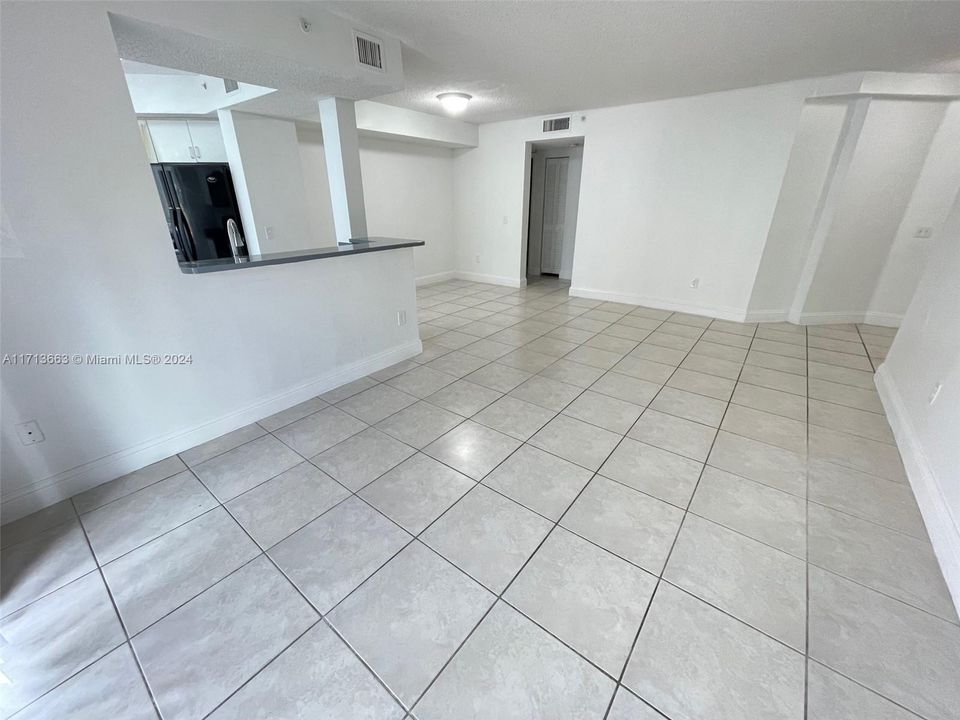 For Rent: $2,250 (2 beds, 2 baths, 1137 Square Feet)