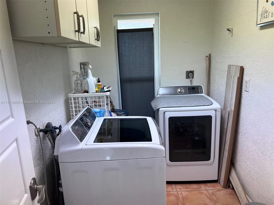 В аренду: $4,000 (2 спален, 2 ванн, 1269 Квадратных фут)