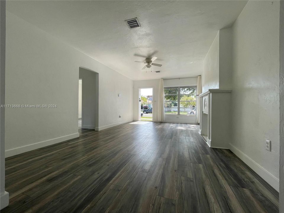 For Rent: $3,900 (2 beds, 1 baths, 1278 Square Feet)