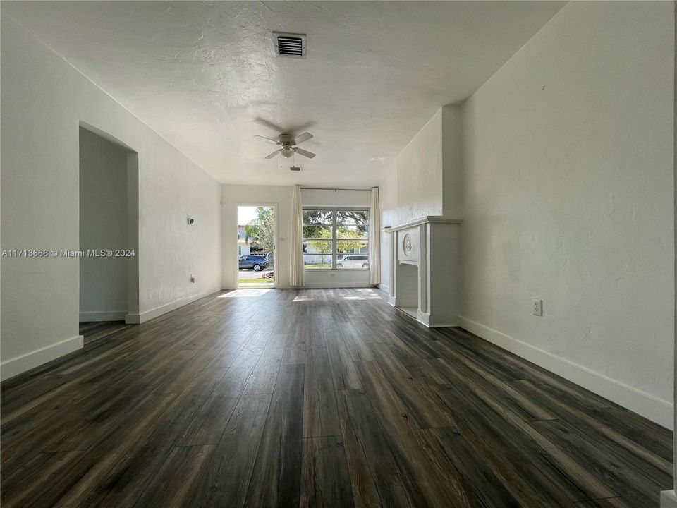 For Rent: $3,900 (2 beds, 1 baths, 1278 Square Feet)