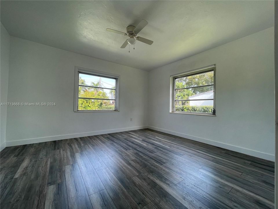 For Rent: $3,900 (2 beds, 1 baths, 1278 Square Feet)