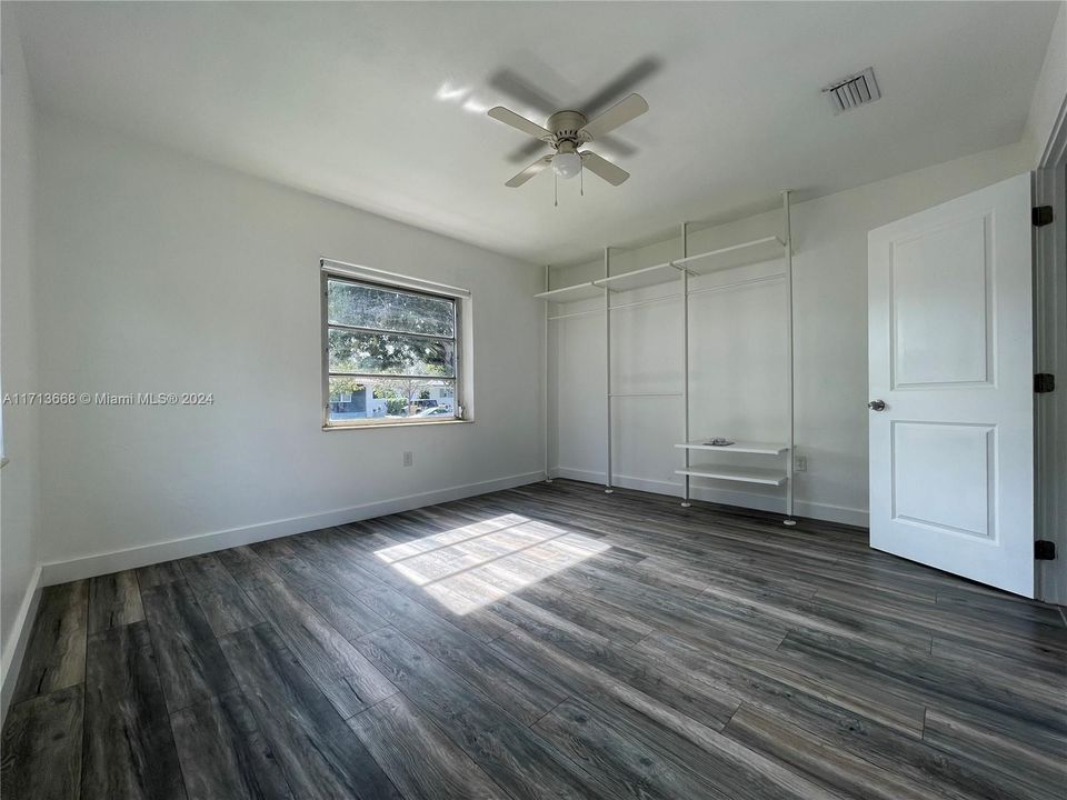 For Rent: $3,900 (2 beds, 1 baths, 1278 Square Feet)