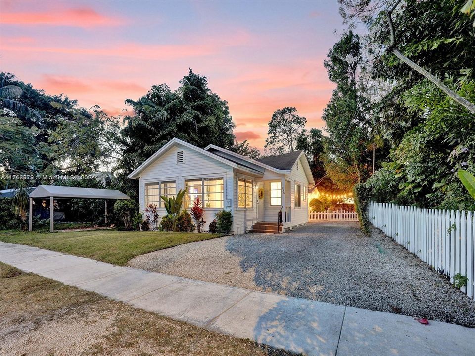 For Sale: $855,000 (4 beds, 2 baths, 1768 Square Feet)