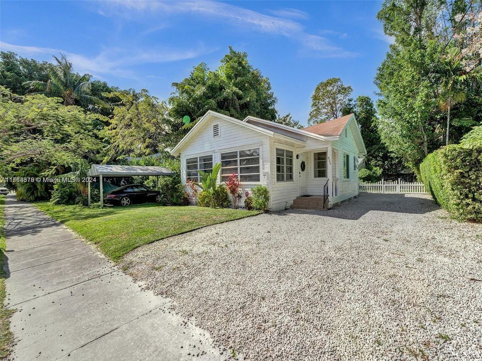 For Sale: $855,000 (4 beds, 2 baths, 1768 Square Feet)