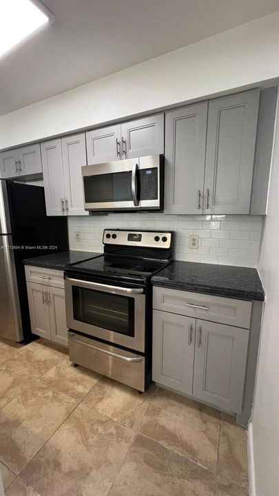 For Rent: $1,800 (1 beds, 1 baths, 841 Square Feet)