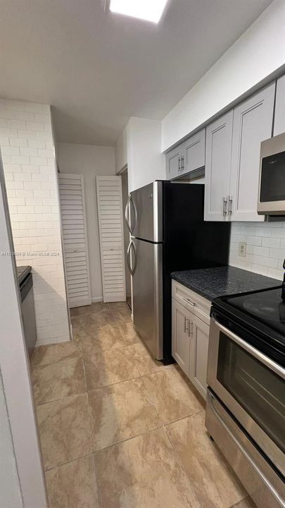 For Rent: $1,800 (1 beds, 1 baths, 841 Square Feet)