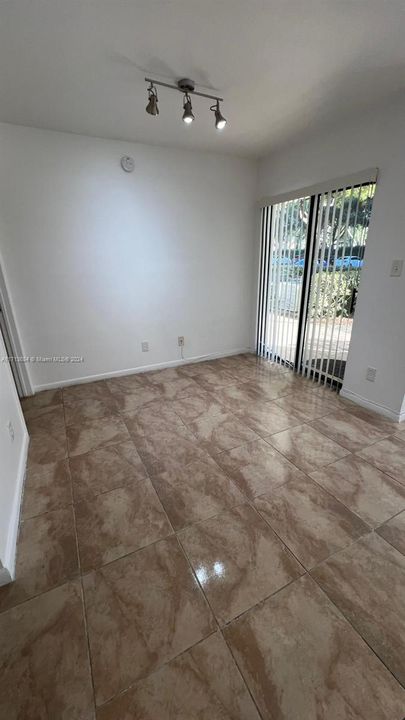 For Rent: $1,800 (1 beds, 1 baths, 841 Square Feet)