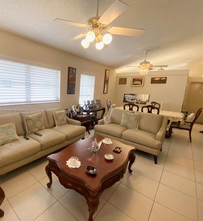 For Sale: $330,000 (2 beds, 2 baths, 1100 Square Feet)