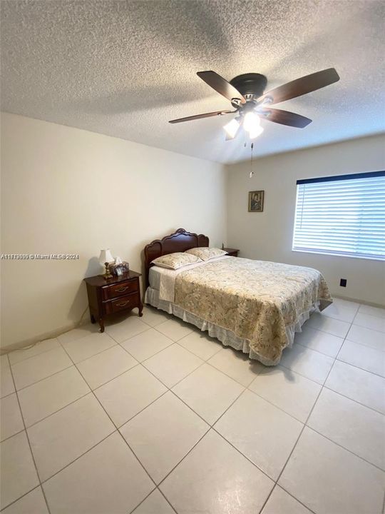 For Sale: $330,000 (2 beds, 2 baths, 1100 Square Feet)