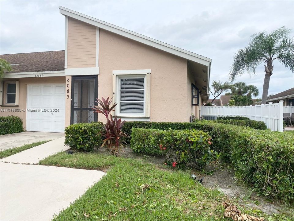 For Sale: $330,000 (2 beds, 2 baths, 1100 Square Feet)