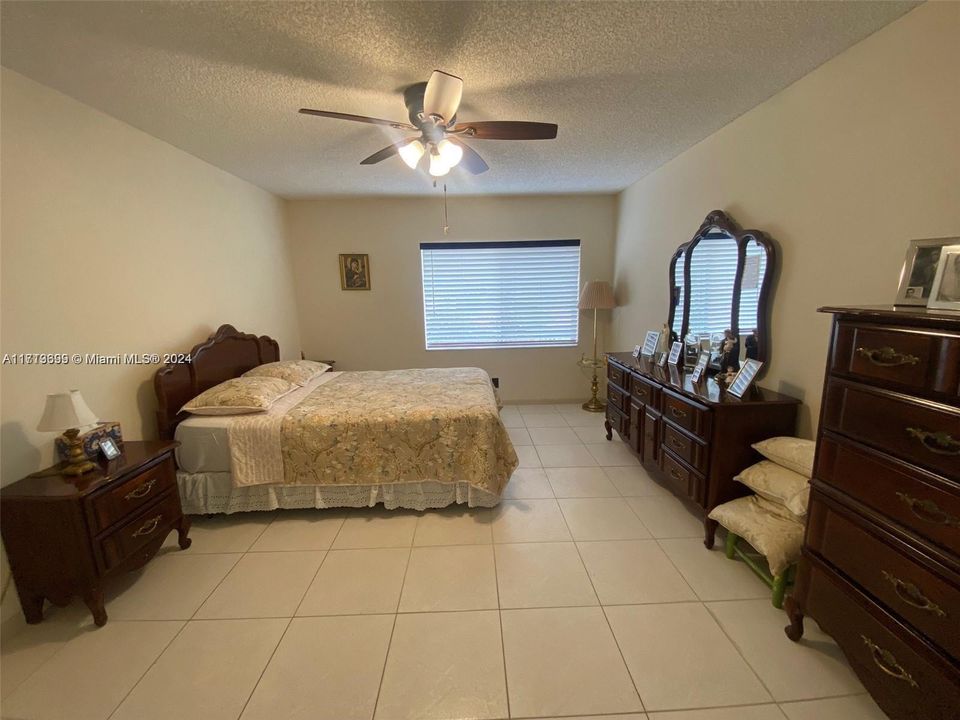 For Sale: $330,000 (2 beds, 2 baths, 1100 Square Feet)