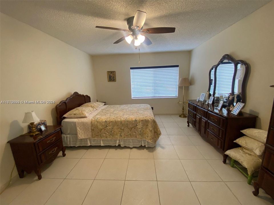 For Sale: $330,000 (2 beds, 2 baths, 1100 Square Feet)