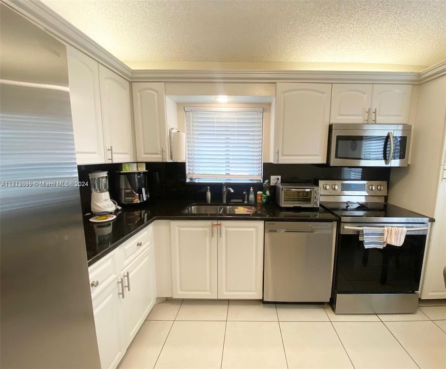 For Sale: $330,000 (2 beds, 2 baths, 1100 Square Feet)