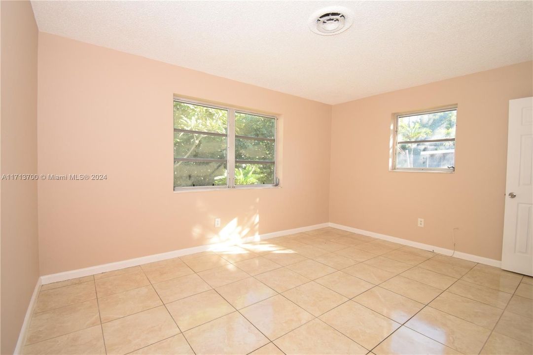 For Sale: $447,500 (4 beds, 2 baths, 2013 Square Feet)