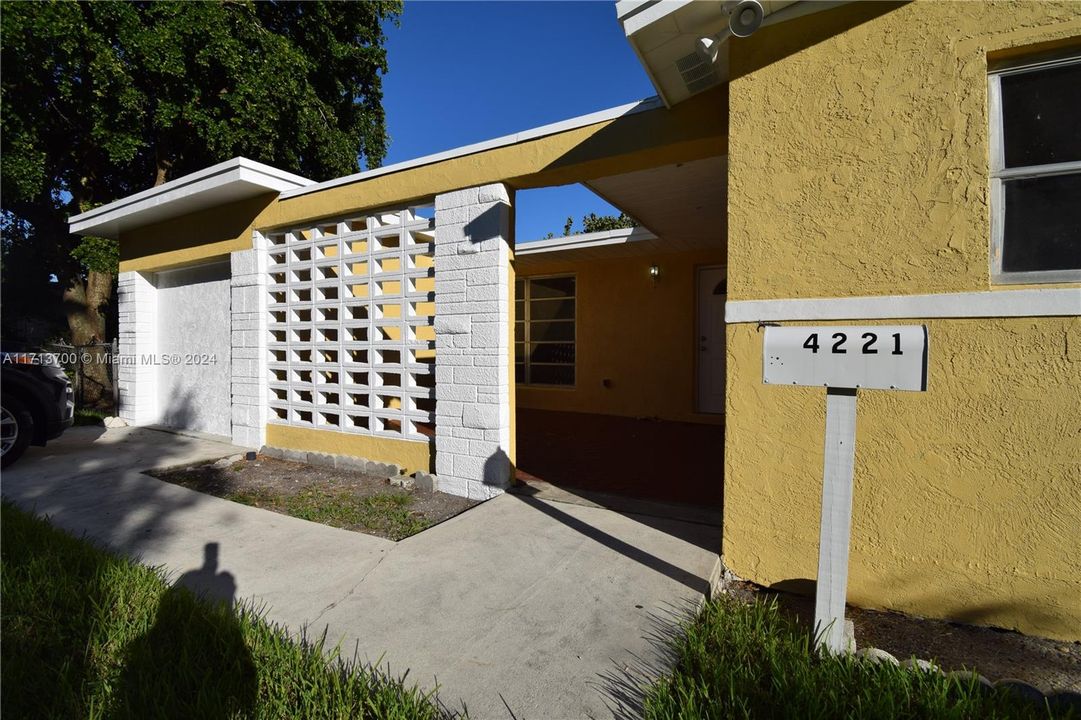 For Sale: $447,500 (4 beds, 2 baths, 2013 Square Feet)