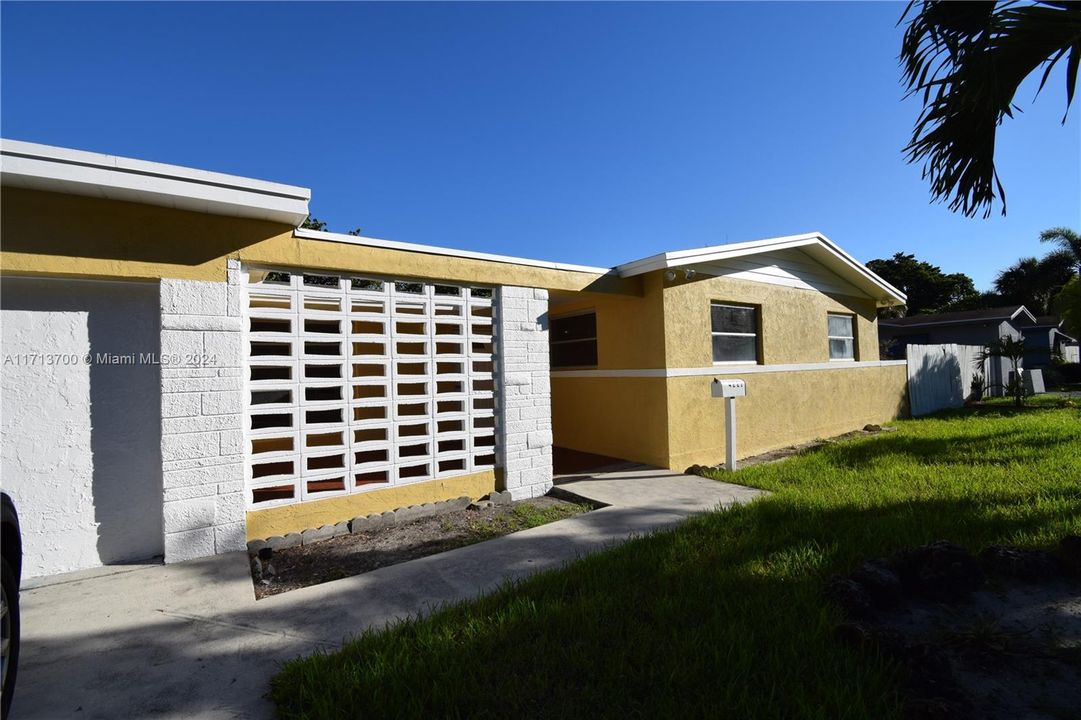 For Sale: $447,500 (4 beds, 2 baths, 2013 Square Feet)