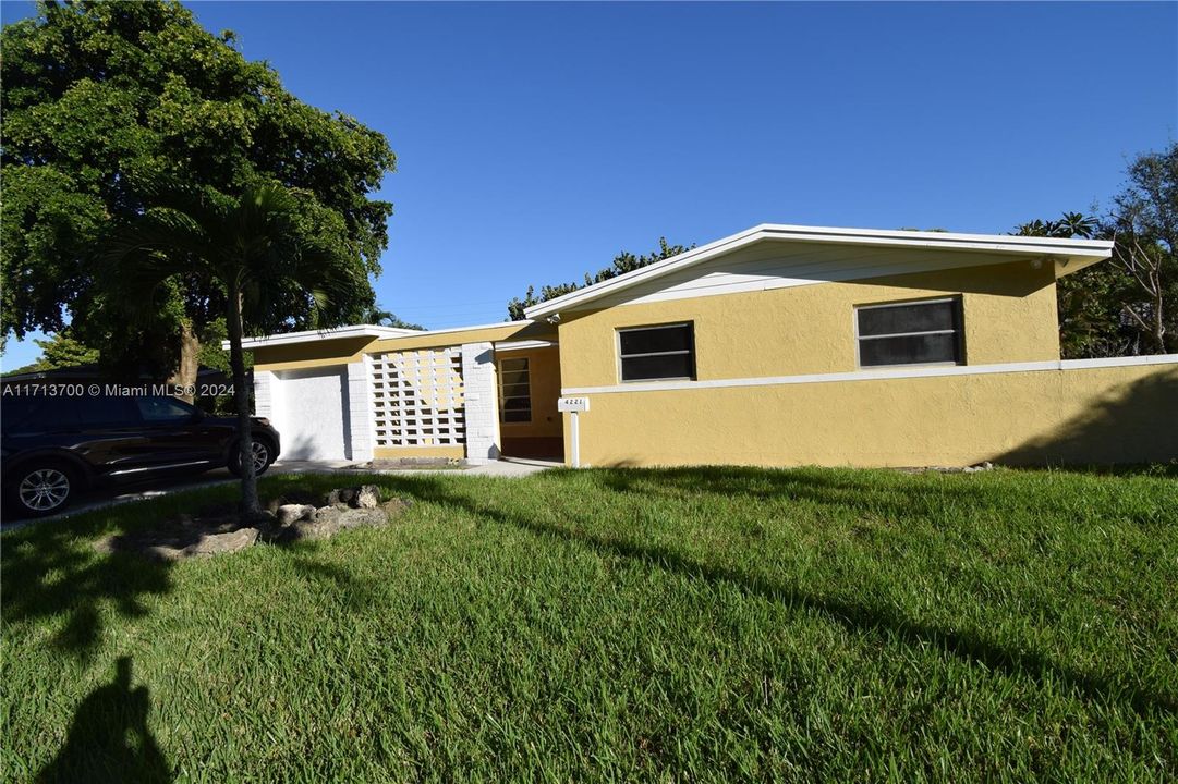 For Sale: $447,500 (4 beds, 2 baths, 2013 Square Feet)