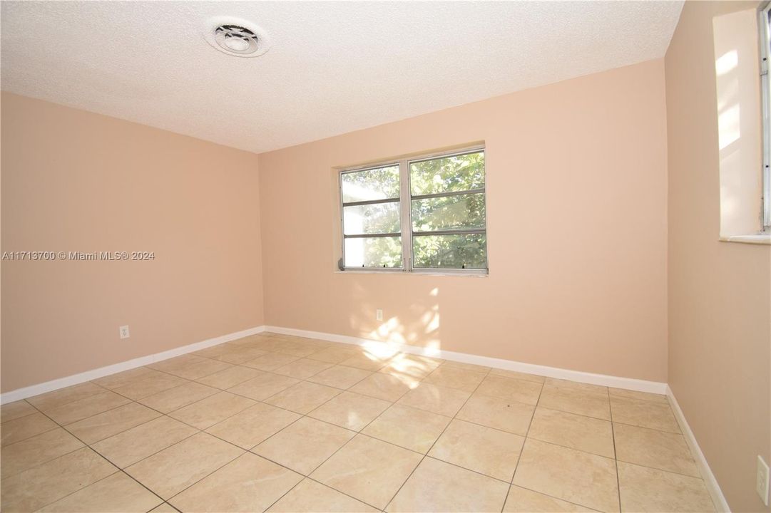 For Sale: $447,500 (4 beds, 2 baths, 2013 Square Feet)