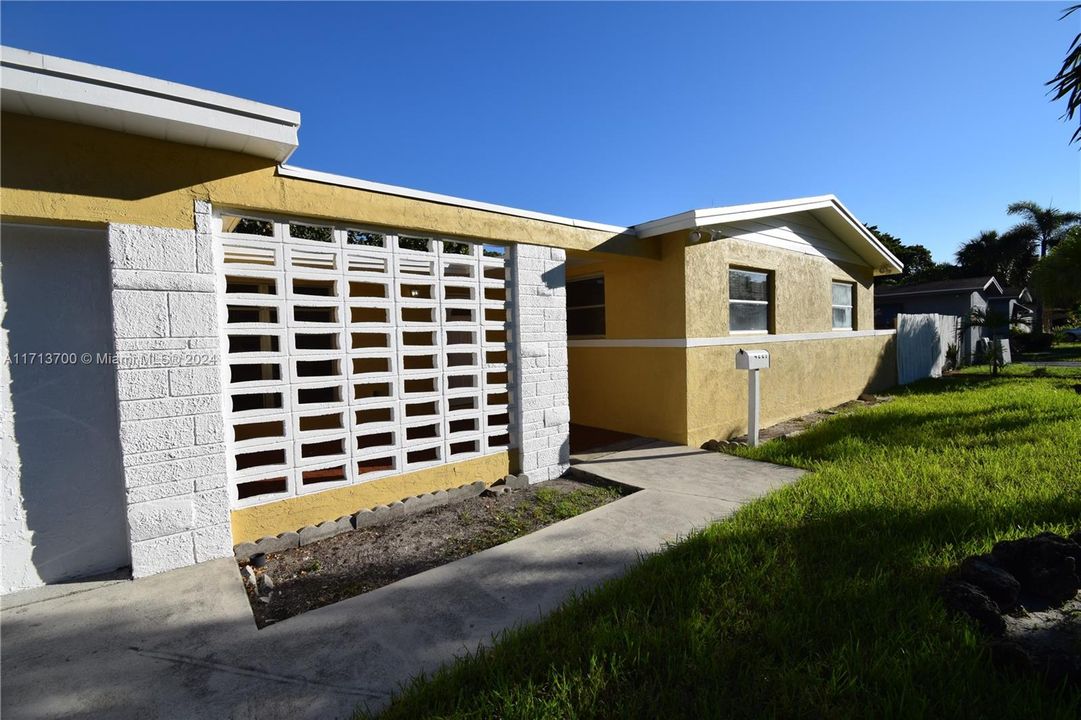 For Sale: $447,500 (4 beds, 2 baths, 2013 Square Feet)