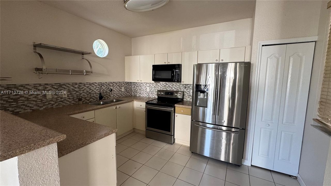 For Rent: $3,000 (3 beds, 2 baths, 1340 Square Feet)