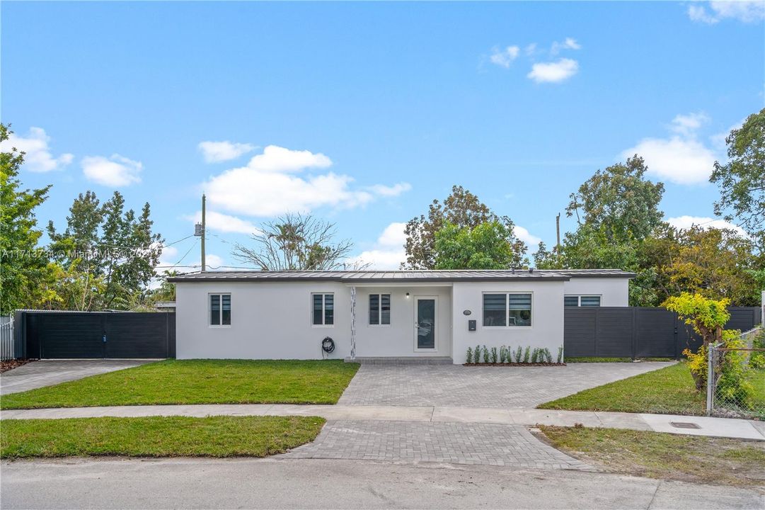 For Sale: $969,000 (3 beds, 2 baths, 1152 Square Feet)