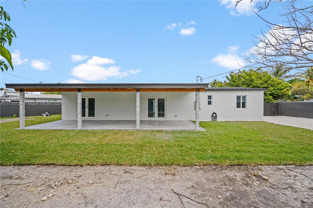 For Sale: $969,000 (3 beds, 2 baths, 1152 Square Feet)