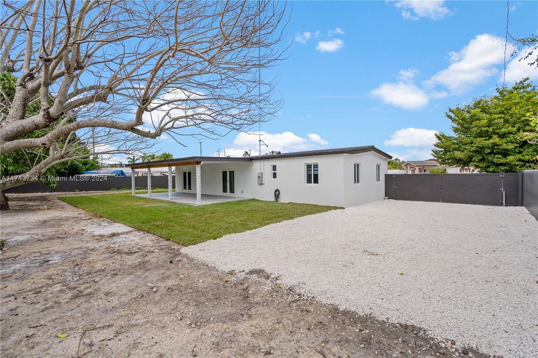 For Sale: $969,000 (3 beds, 2 baths, 1152 Square Feet)