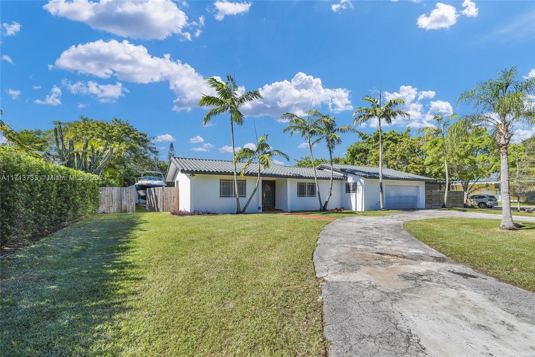 For Sale: $1,225,000 (4 beds, 3 baths, 2087 Square Feet)