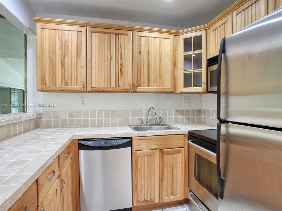 For Rent: $2,200 (2 beds, 2 baths, 875 Square Feet)