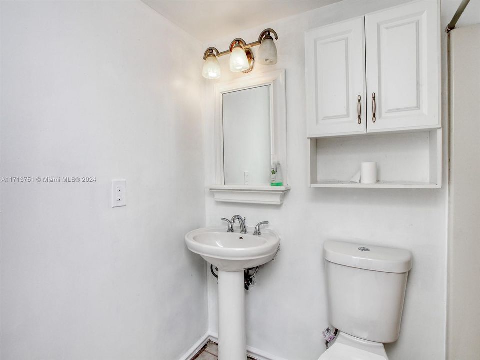 For Rent: $2,200 (2 beds, 2 baths, 875 Square Feet)