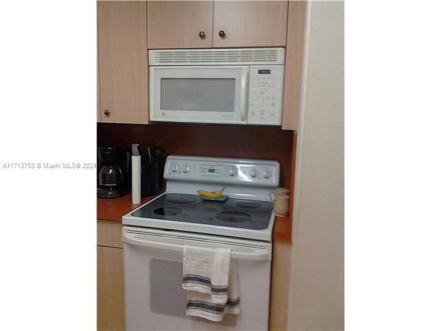 For Rent: $2,300 (2 beds, 2 baths, 1200 Square Feet)