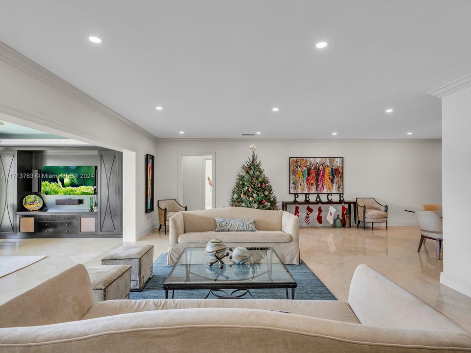 For Sale: $2,725,000 (4 beds, 4 baths, 2838 Square Feet)