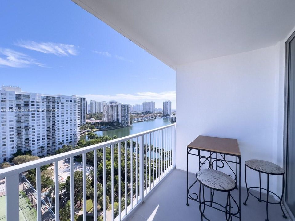 For Sale: $399,000 (2 beds, 2 baths, 1466 Square Feet)