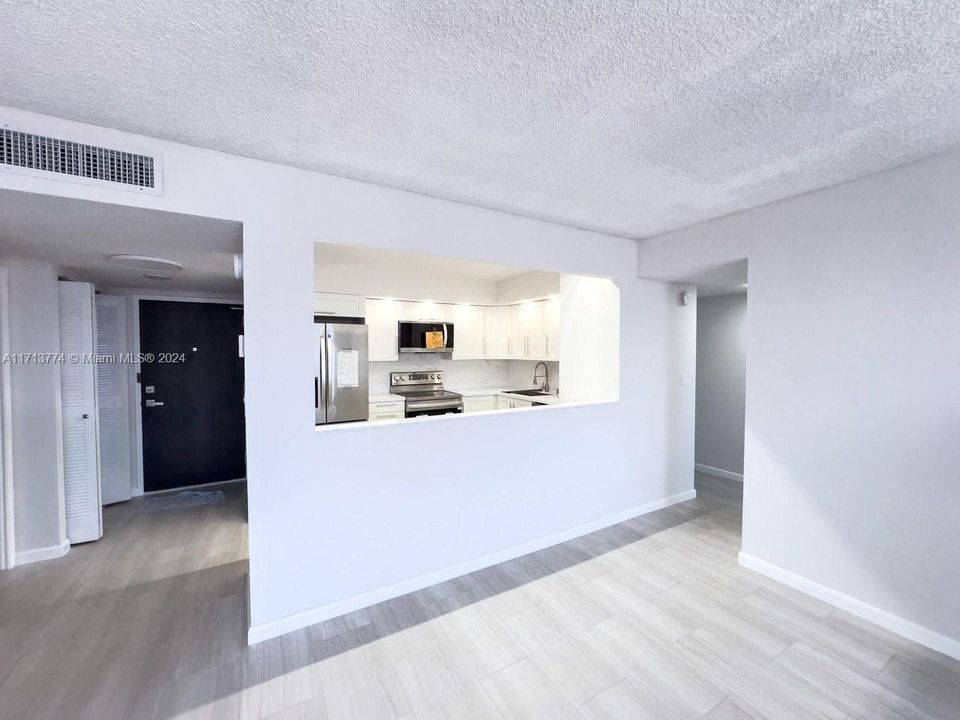 For Sale: $399,000 (2 beds, 2 baths, 1466 Square Feet)