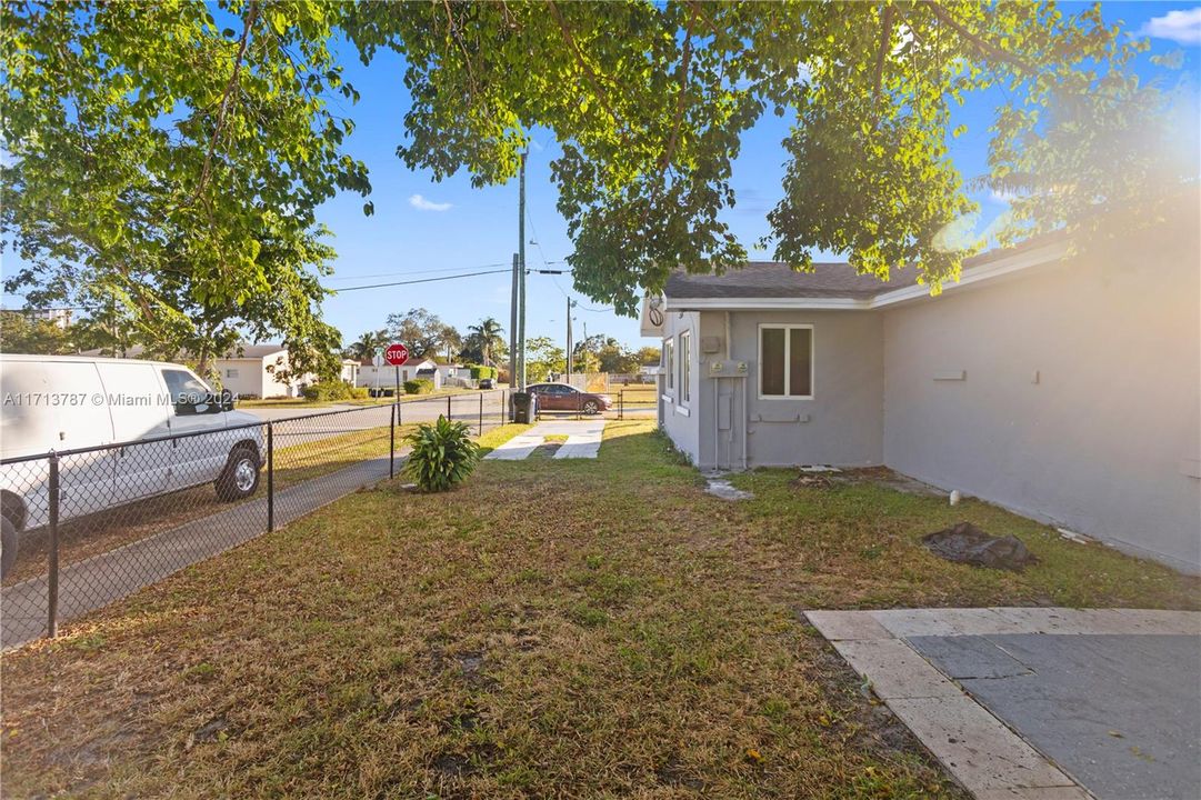 1/1 separate home with fenced in parking and front yard