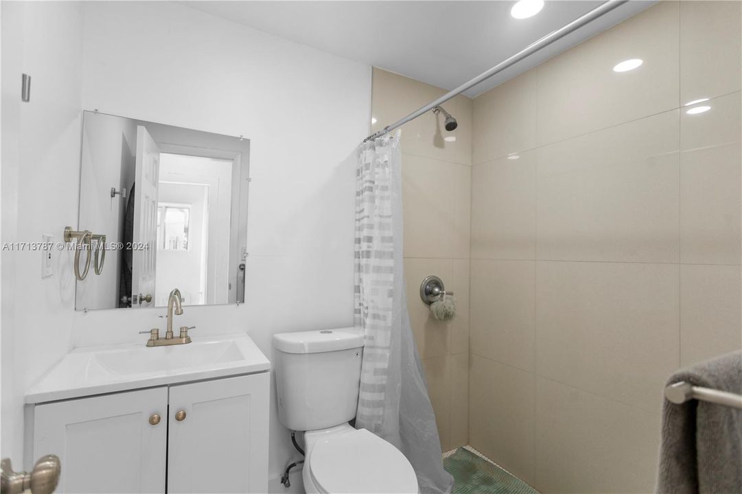 2nd bathroom