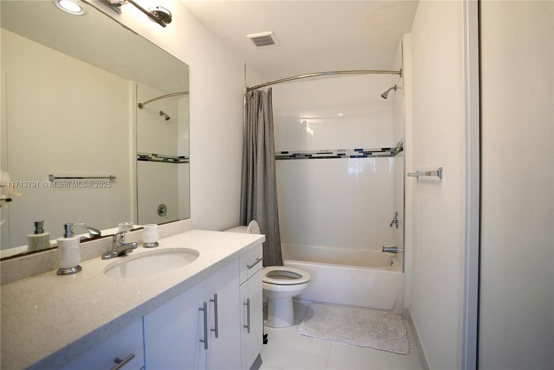 For Sale: $349,000 (2 beds, 2 baths, 792 Square Feet)