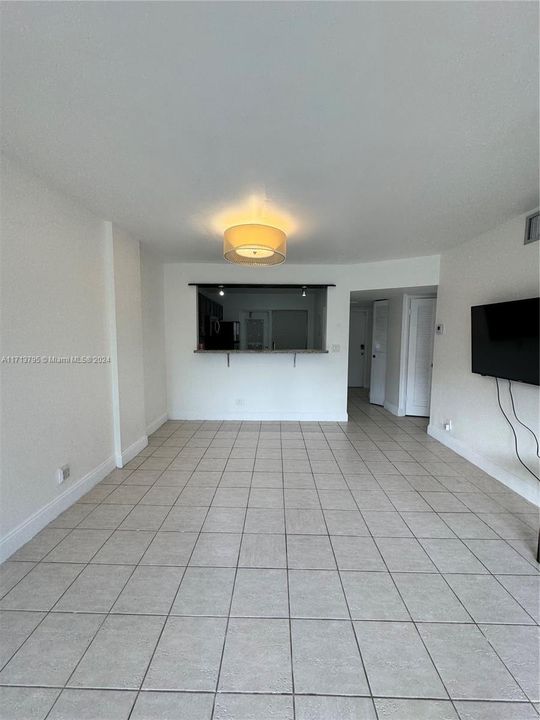 For Rent: $2,500 (2 beds, 2 baths, 1200 Square Feet)