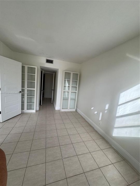 For Rent: $2,500 (2 beds, 2 baths, 1200 Square Feet)