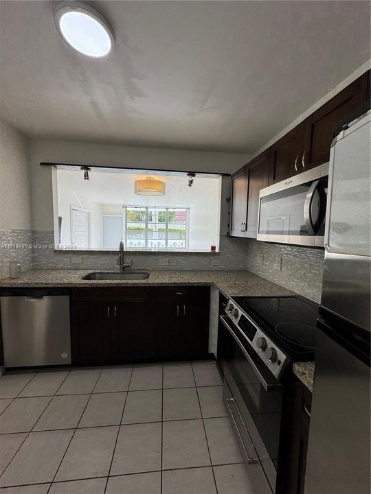 For Rent: $2,500 (2 beds, 2 baths, 1200 Square Feet)