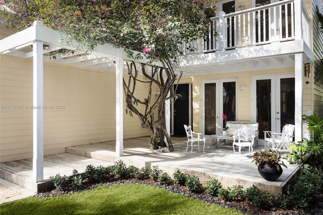 Front porch sitting area