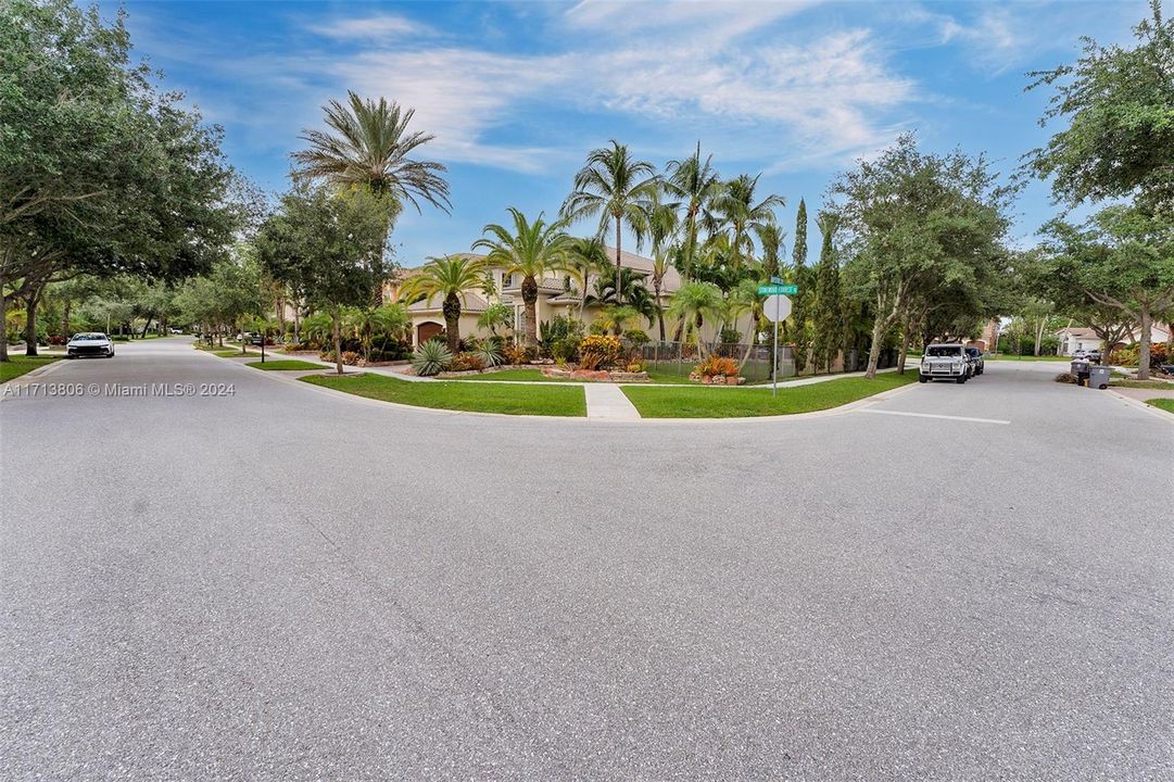 For Sale: $3,500,000 (5 beds, 4 baths, 4861 Square Feet)