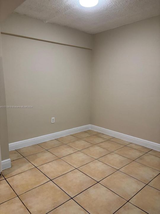 For Rent: $1,900 (2 beds, 1 baths, 765 Square Feet)