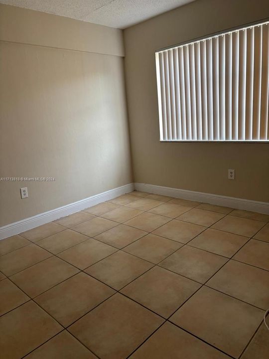 For Rent: $1,900 (2 beds, 1 baths, 765 Square Feet)