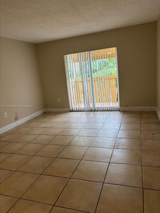 For Rent: $1,900 (2 beds, 1 baths, 765 Square Feet)