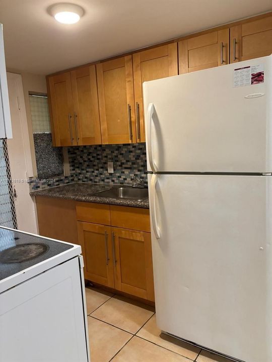 For Rent: $1,900 (2 beds, 1 baths, 765 Square Feet)