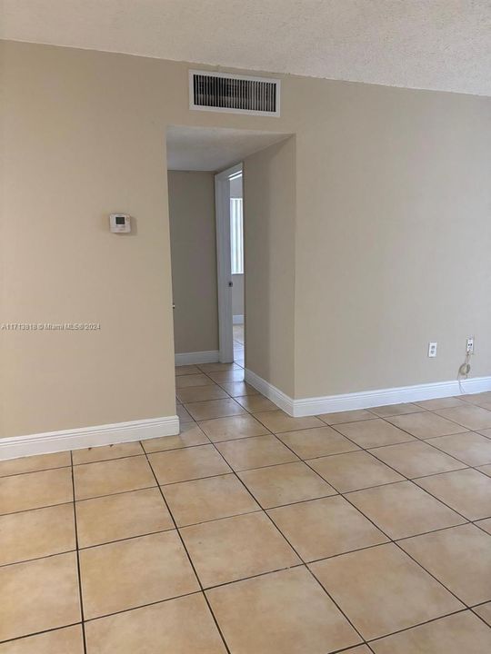 For Rent: $1,900 (2 beds, 1 baths, 765 Square Feet)