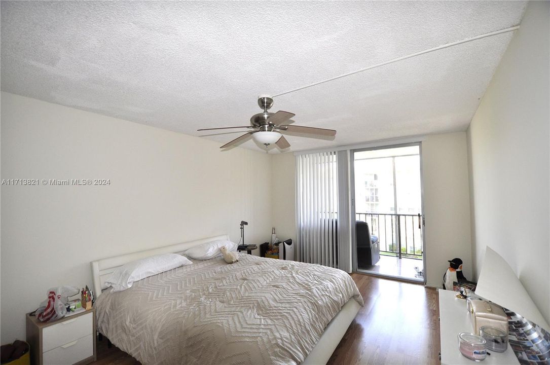 For Rent: $1,850 (1 beds, 1 baths, 820 Square Feet)