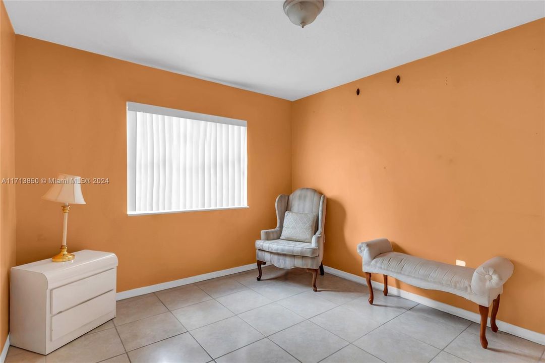 For Sale: $230,000 (2 beds, 2 baths, 822 Square Feet)